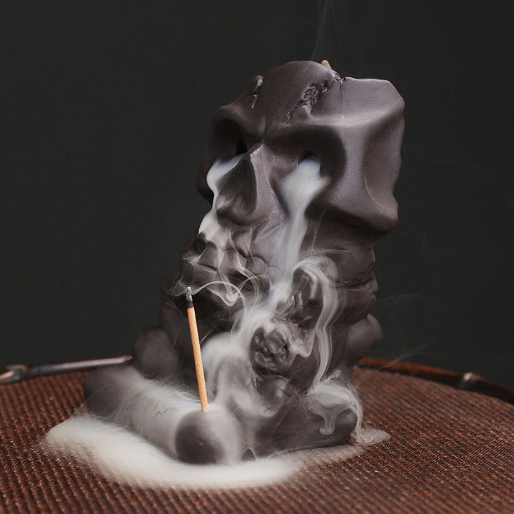 Brûleur d'encens de guérison en argile violette avec tête de mort en Buddha Stones pour Halloween