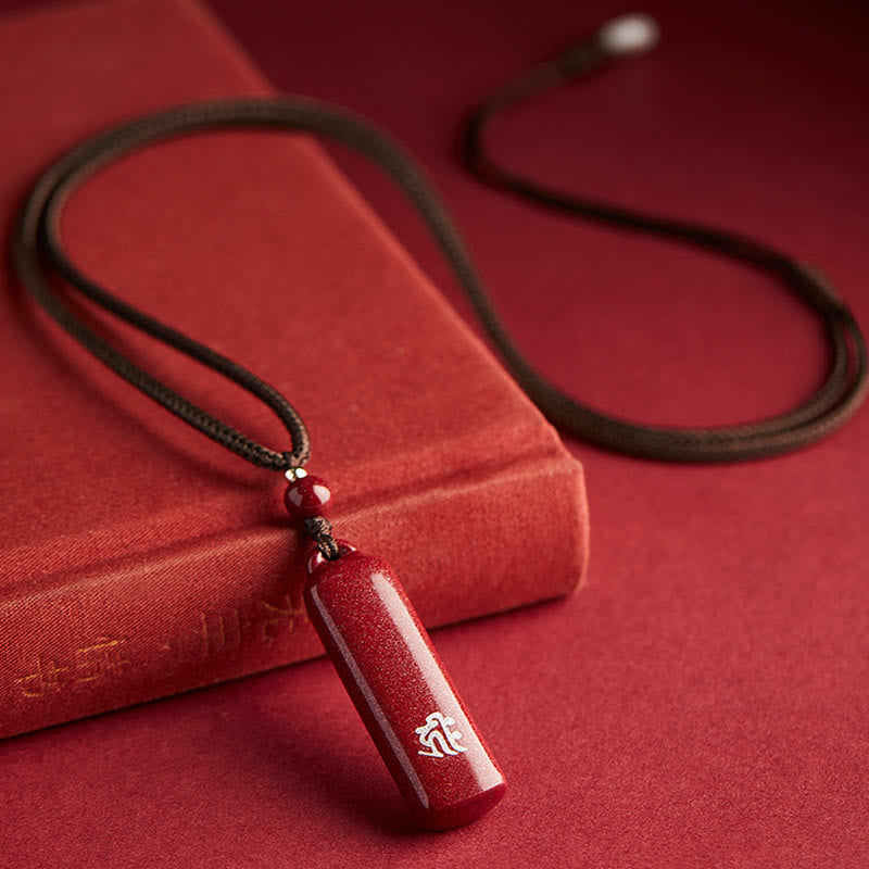 Collier avec pendentif en corde de protection et amulette en cinabre du zodiaque chinois