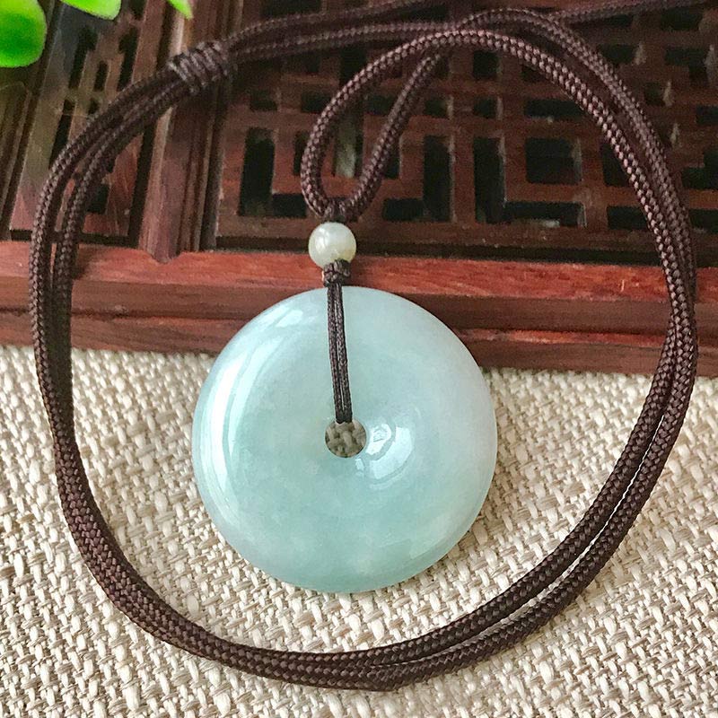 Collier pendentif porte-bonheur en jade rond avec Buddha Stones