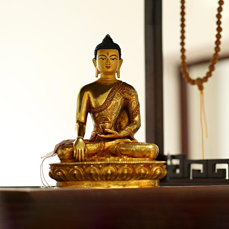 Statue de Bouddha Shakyamuni en cuivre plaqué or pour décoration de la médecine et de la compassion