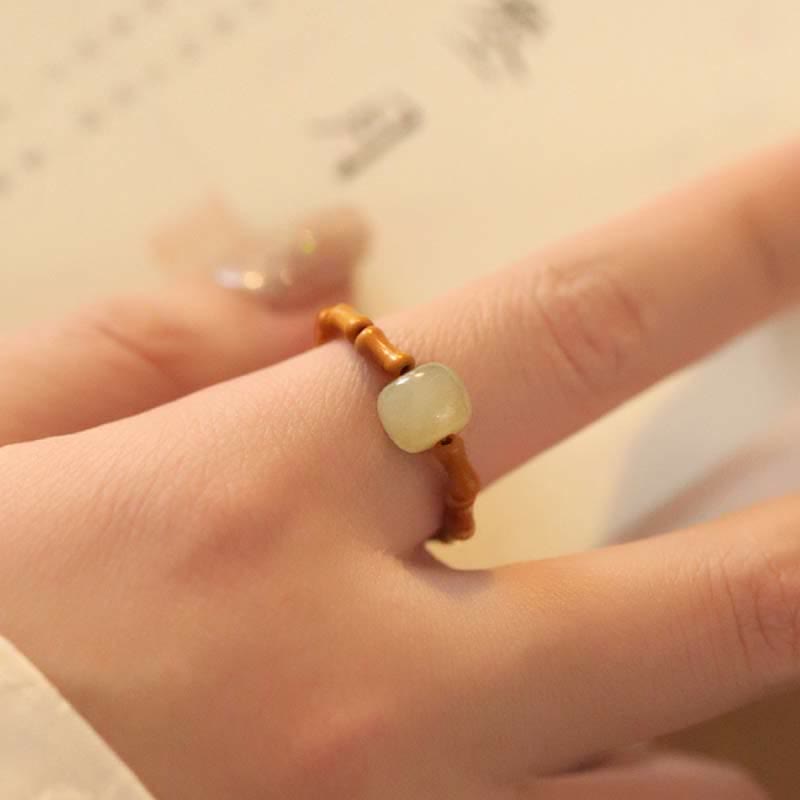 Bague porte-bonheur en bambou et perles de jade Hetian