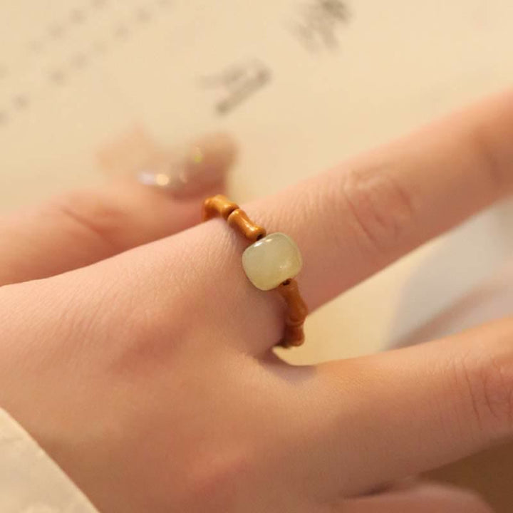Bague porte-bonheur en bambou et perles de jade Hetian