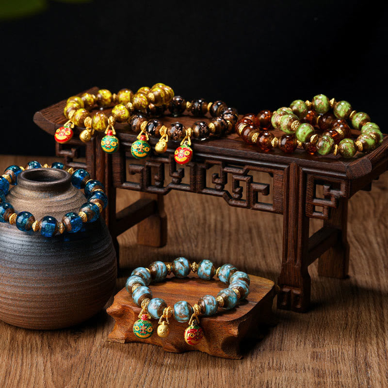 Bracelet porte-bonheur en perles de verre Liuli avec breloque de la famille des bêtes avaleuses en or et Buddha Stones - image 1