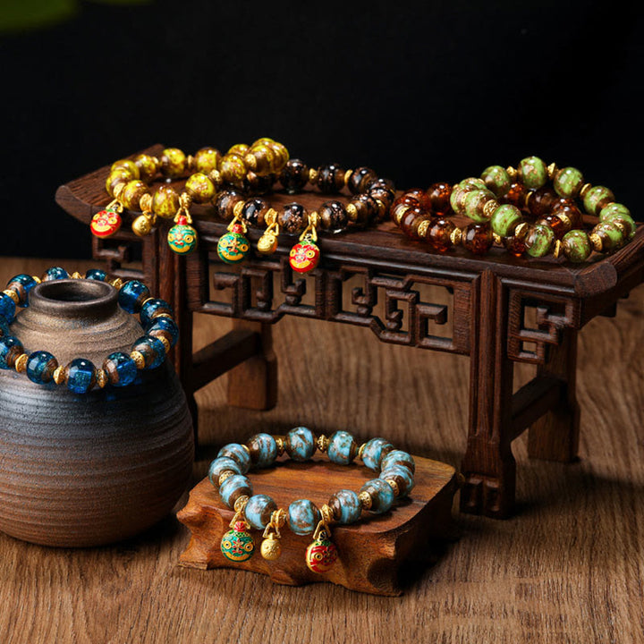 Bracelet porte-bonheur en perles de verre Liuli avec breloque de la famille des bêtes avaleuses en or et Buddha Stones - image 1