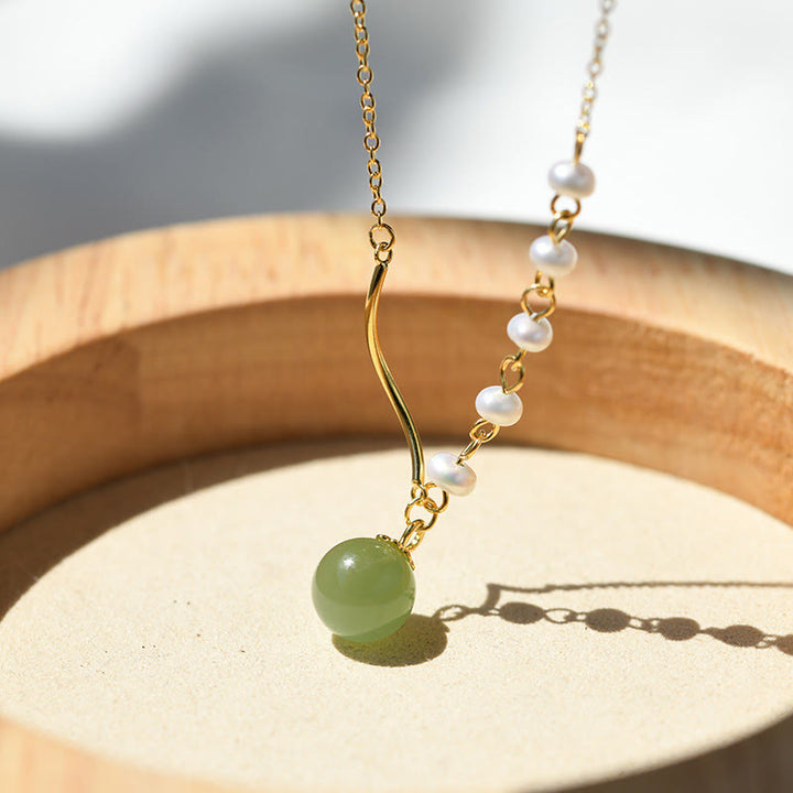 Collier avec pendentif porte-bonheur en perles de jade Hetian naturelles de Bouddha Stones
