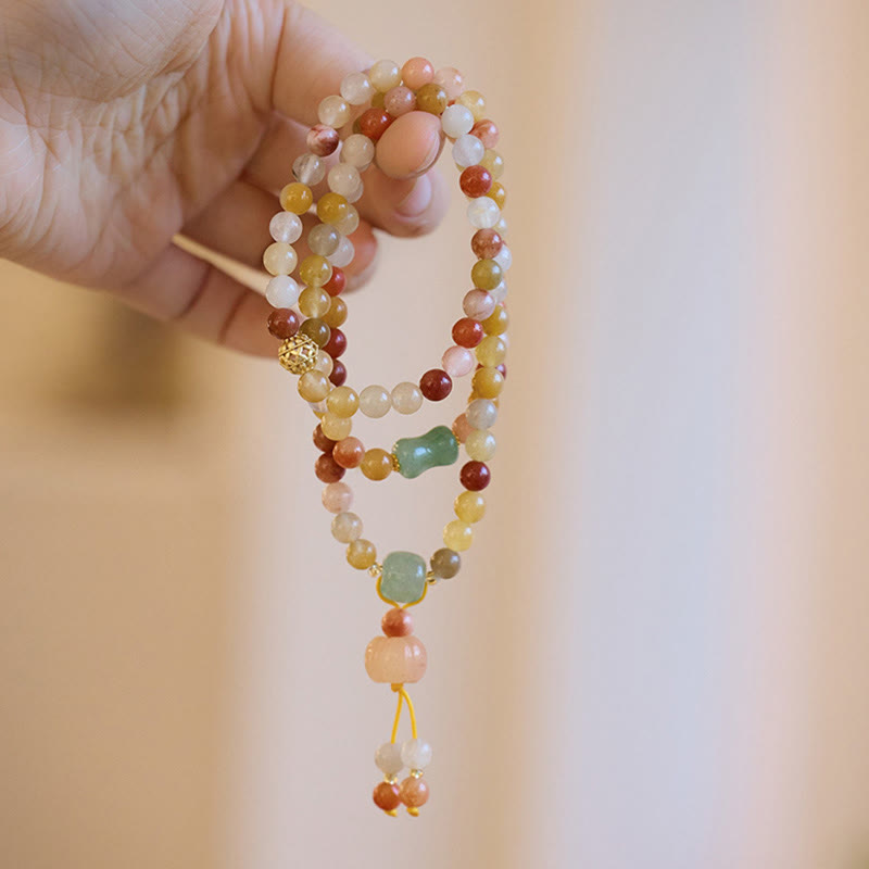Bracelet triple tour en jade doré et soie naturelle avec breloque citrouille et Buddha Stones