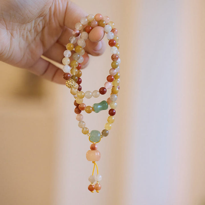 Bracelet triple tour en jade doré et soie naturelle avec breloque citrouille et Buddha Stones