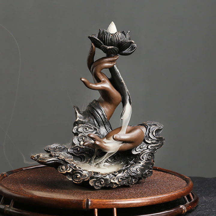 Brûleur d'encens à reflux en résine avec Buddha Stones et main de Bouddha, motif de nuages propices, méditation