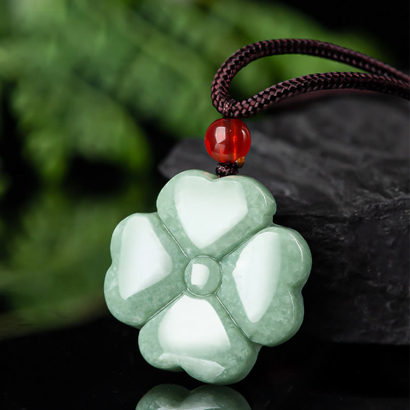 Collier pendentif trèfle à quatre feuilles en jade naturel porte - bonheur et prospérité