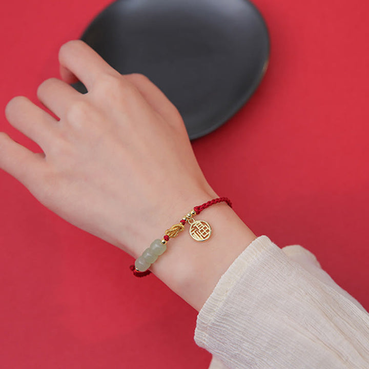 Bracelet porte-bonheur en corde rouge avec perles de jade fabriquées à la main par Buddha Stones