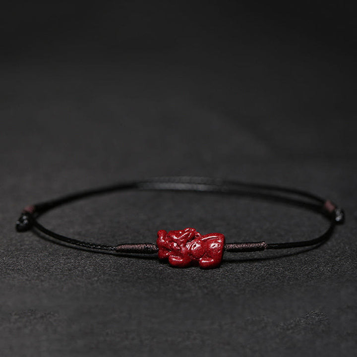Bracelet tressé fait main en Buddha Stones avec fleur de prunier et trèfle à quatre feuilles PiXiu Lotus Koi Fish Cinabre Blessing