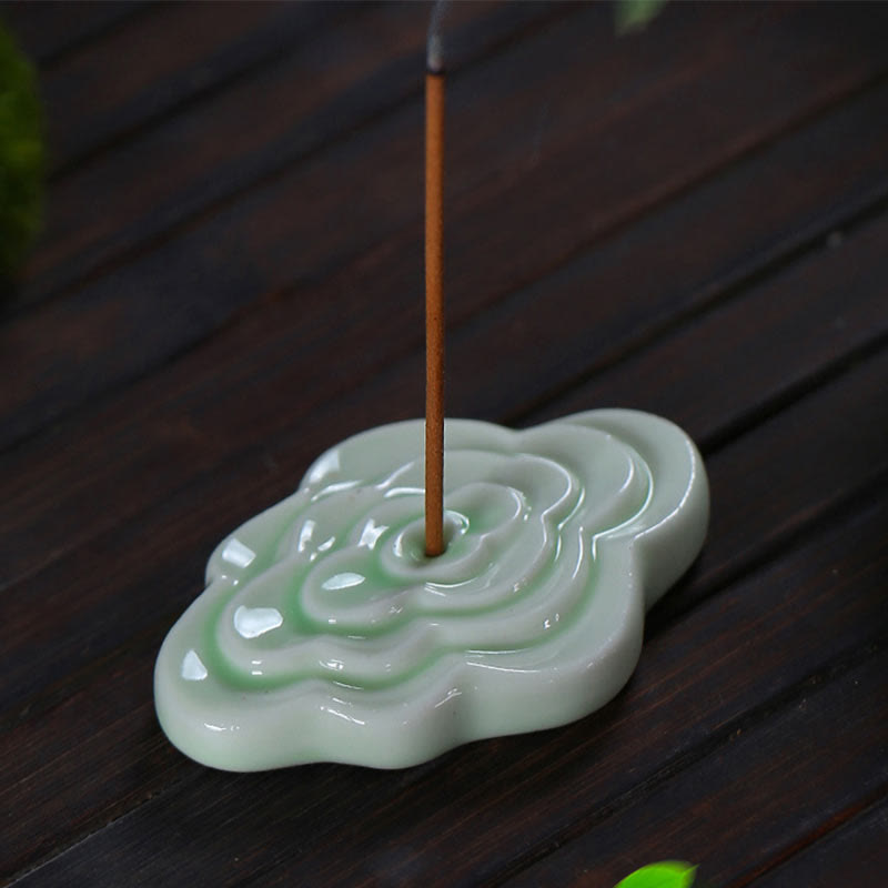 Brûleur d'encens en céramique avec mini Buddha Stones et nuages de bon augure