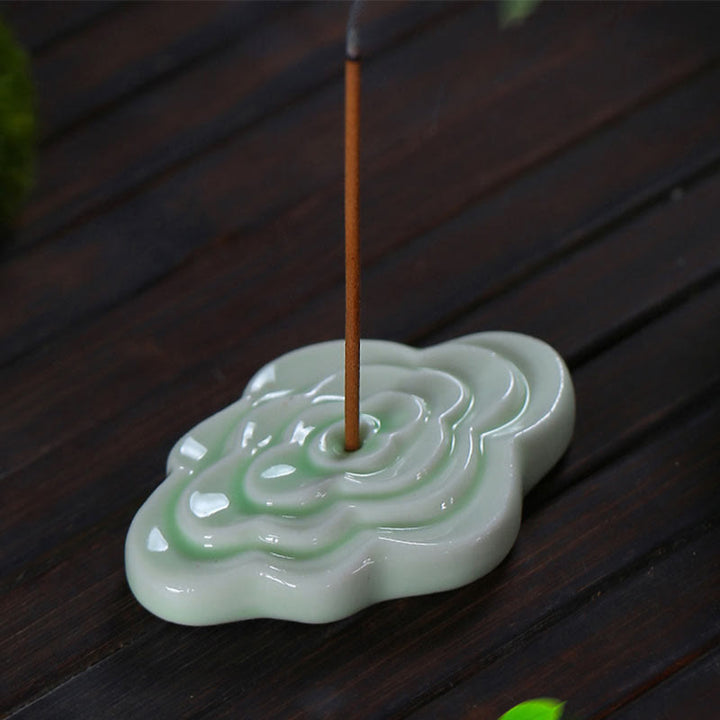 Brûleur d'encens en céramique avec mini Buddha Stones et nuages de bon augure