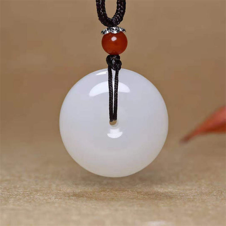 Collier pendentif en jade blanc Hetian rond avec Buddha Stones et boucle de paix
