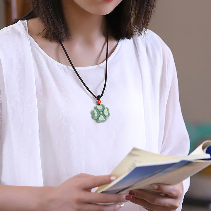 Collier pendentif trèfle à quatre feuilles en jade naturel porte - bonheur et prospérité