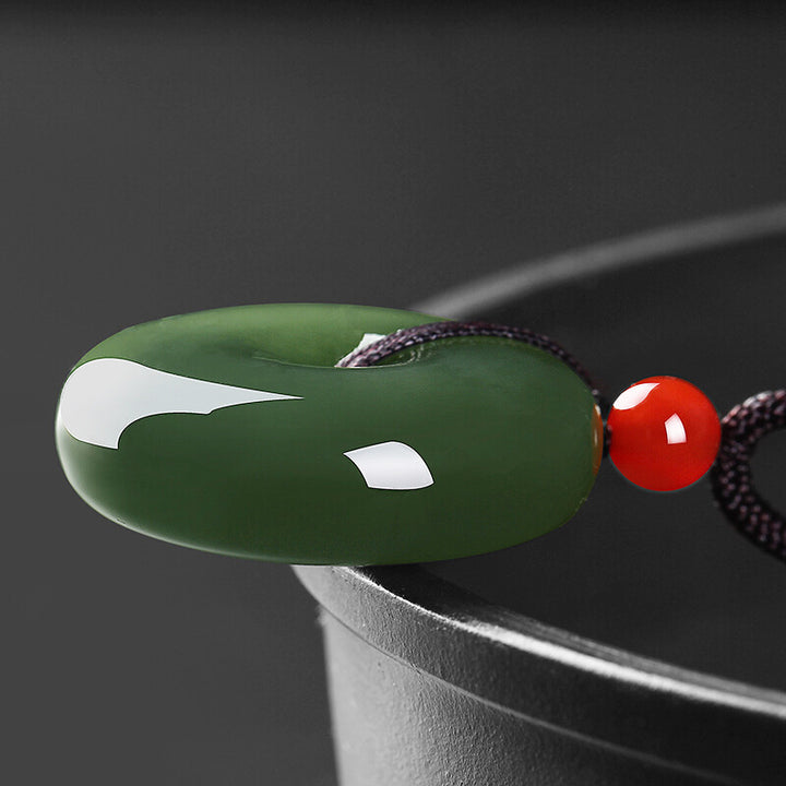 Collier avec pendentif en jade rond naturel et Buddha Stones, boucle de paix et de prospérité