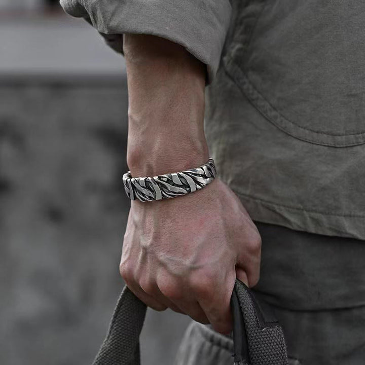 Bracelet manchette de guérison à texture rétro avec Buddha Stones