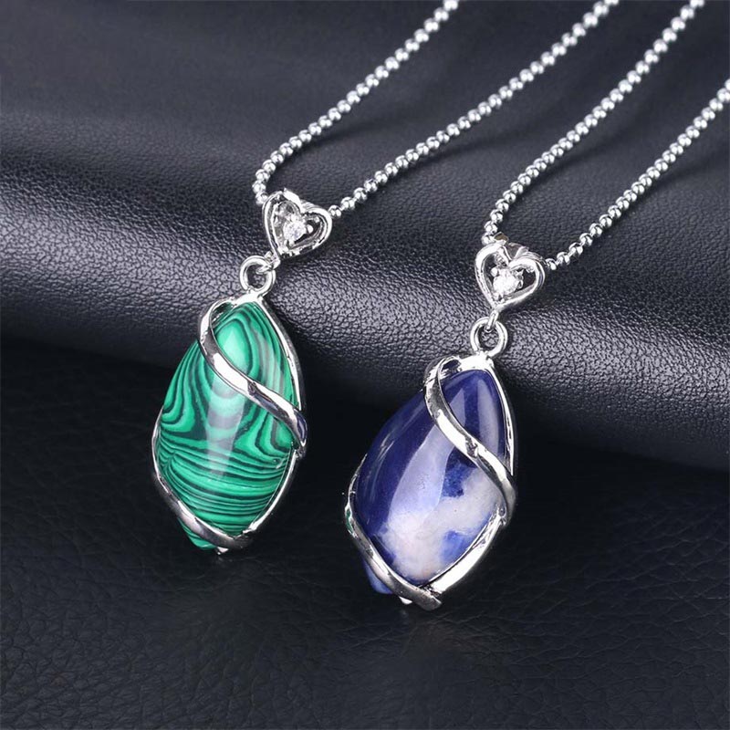 Collier pendentif en pierre de cristal naturel à motif marquise Buddha Stones