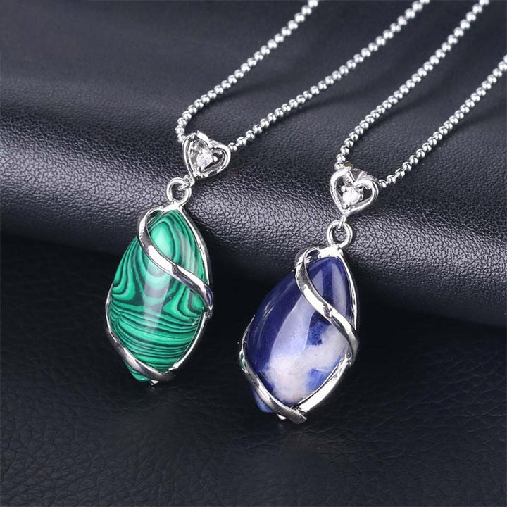 Collier pendentif en pierre de cristal naturel à motif marquise Buddha Stones