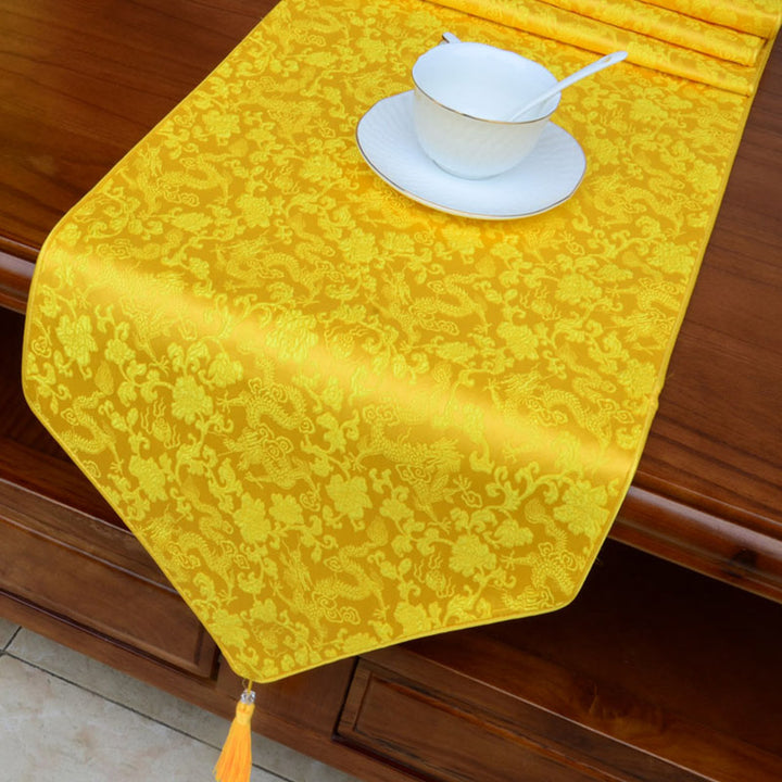 Chemin de table Jacquard à pompons avec motif de dragon Vajra et de fleurs d'autel de prière, symboles de bon augure tibétains