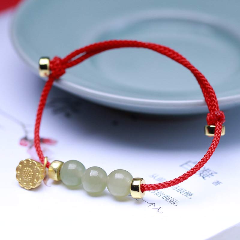 Bracelet tissé en fil rouge avec des Buddha Stones et des graines de lotus en jade naturel