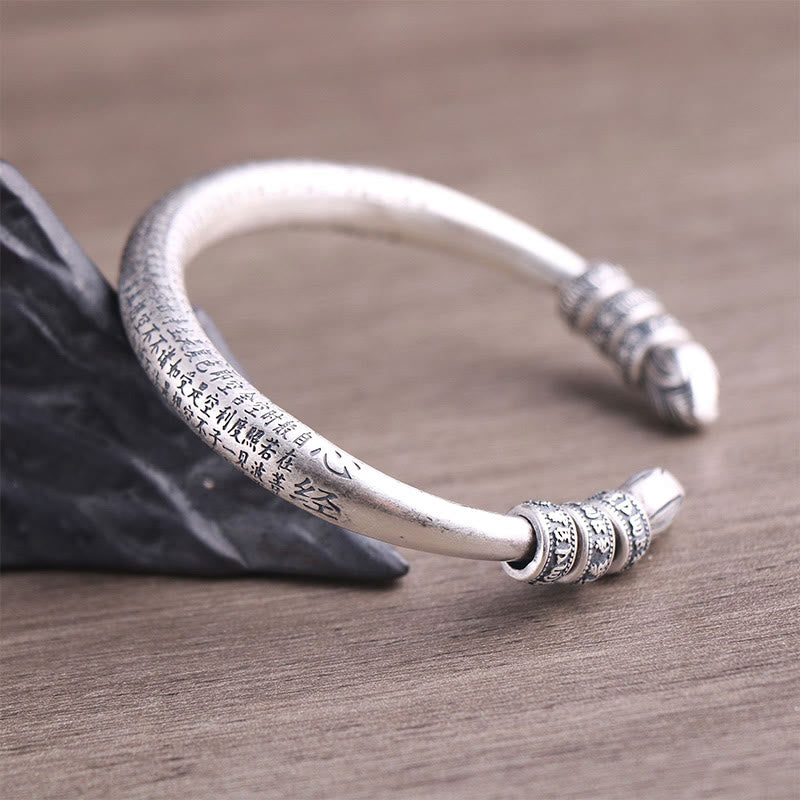 Bracelet jonc en argent sterling 999 Buddha Stones et cœur gravé Om Mani Padme Hum