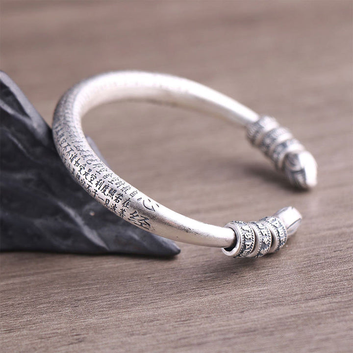 Bracelet jonc en argent sterling 999 Buddha Stones et cœur gravé Om Mani Padme Hum
