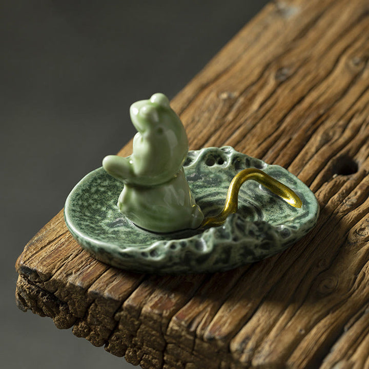 Brûleur d'encens en céramique avec motif de grenouille et de méditation en forme de Buddha Stones