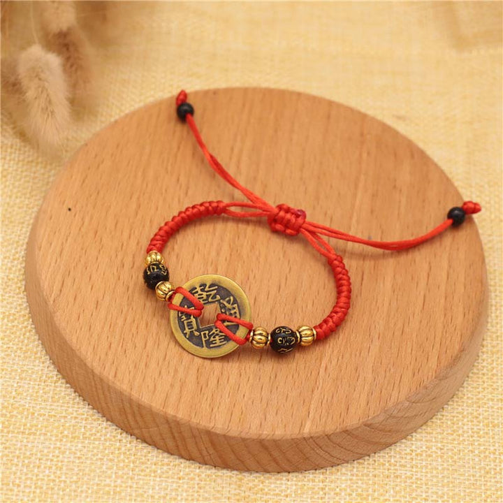 Bracelet tissé en fil rouge avec pièces de cuivre et Buddha Stones