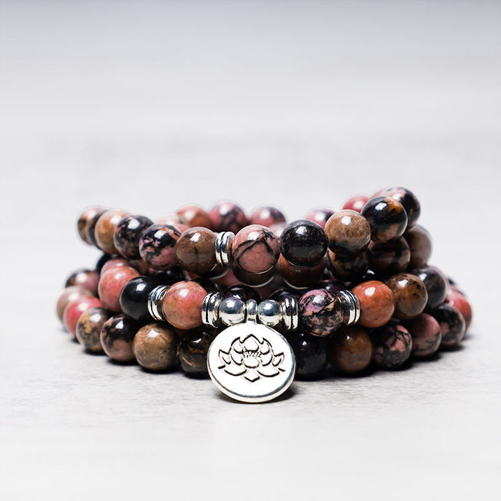 Bracelet Mala 108 Buddha Stones en rhodonite et lotus avec énergie de compassion