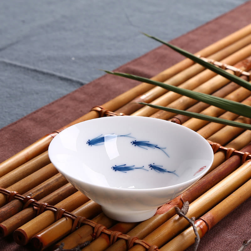 Tasse à thé en céramique de poisson koï en porcelaine bleue et blanche de Jingdezhen Buddha Stones
