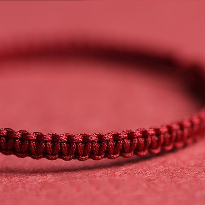 Bracelet en fil rouge avec trèfle à quatre feuilles et fleur à cinq pétales en cinabre et bénédiction de Buddha Stones