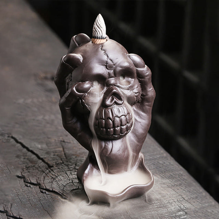Brûleur d'encens spirituel en argile violette avec tête de mort et main fantôme en Buddha Stones