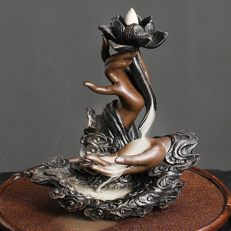 Brûleur d'encens à reflux en résine avec Buddha Stones et main de Bouddha, motif de nuages propices, méditation
