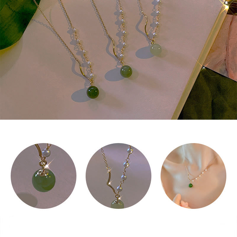 Collier avec pendentif porte-bonheur en perles de jade Hetian naturelles de Bouddha Stones