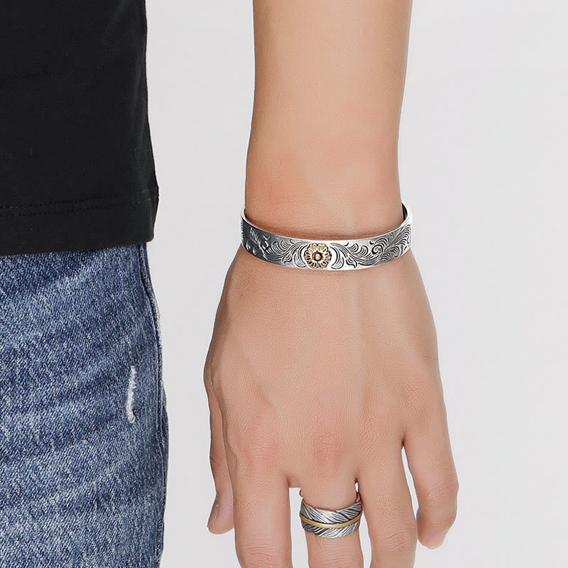 Bracelet porte-bonheur en cuivre sculpté avec des Buddha Stones et des plumes de la dynastie Tang