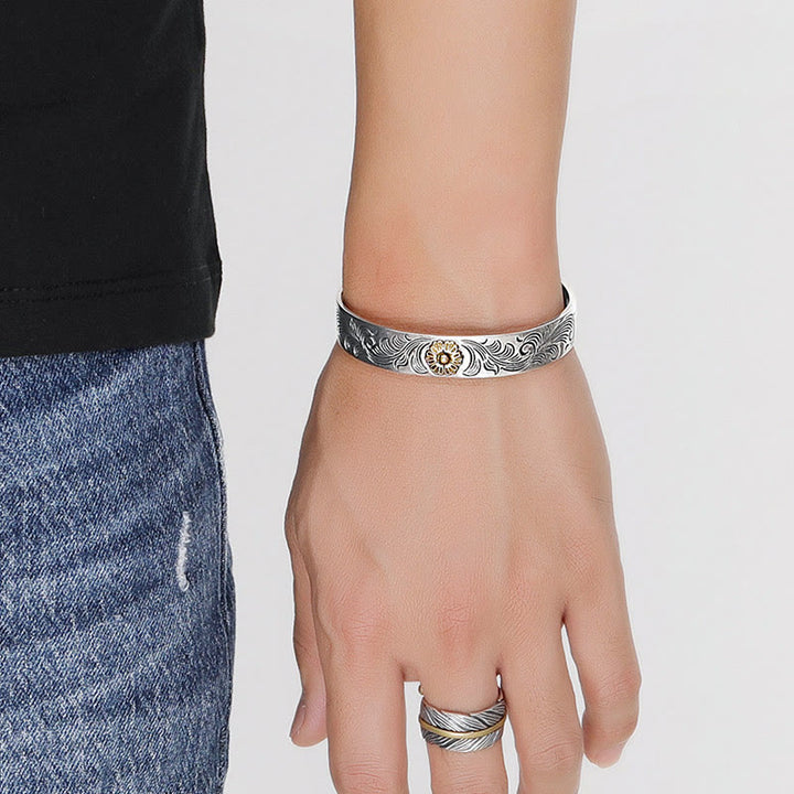Bracelet porte-bonheur en cuivre sculpté avec des Buddha Stones et des plumes de la dynastie Tang