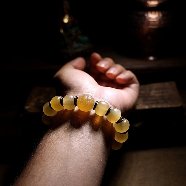 Bracelet de bon augure tibétain en corne de mouton fait main avec Buddha Stones Om Mani Padme Hum
