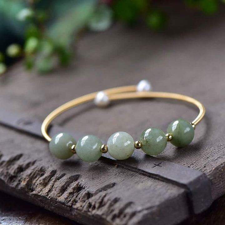 Bracelet jonc en jade avec Buddha Stones et bénédictions pour la chance et l'abondance
