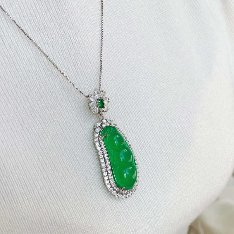 Collier pendentif porte-bonheur en jade cyan Fortune Bean