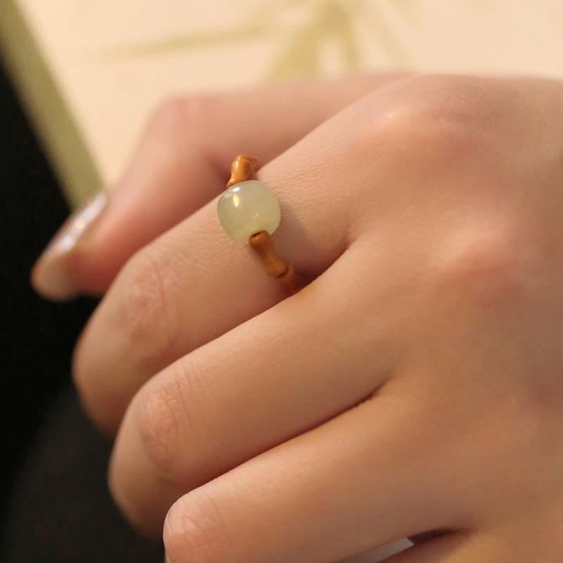 Bague porte-bonheur en bambou et perles de jade Hetian