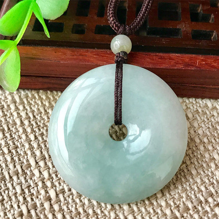 Collier pendentif porte-bonheur en jade rond avec Buddha Stones