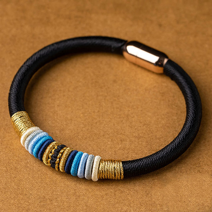 Bracelet tressé à boucle magnétique en Buddha Stones tibétaines fait à la main avec protection des nœuds King Kong
