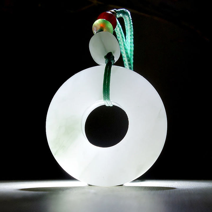 Collier pendentif en jade naturel avec boucle de paix et de prospérité en Buddha Stones