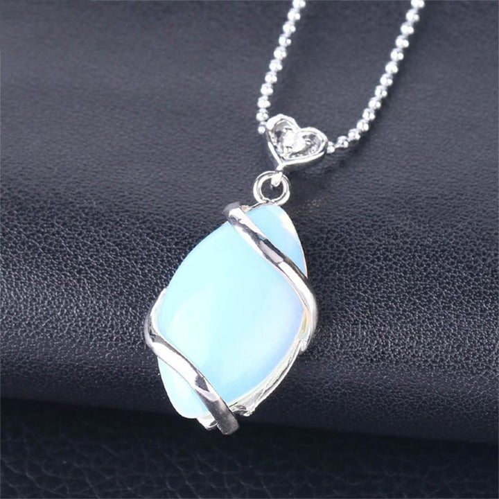 Collier pendentif en pierre de cristal naturel à motif marquise Buddha Stones