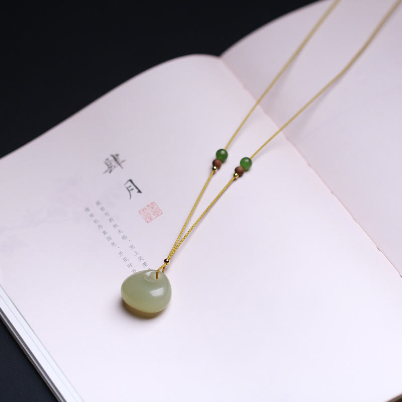 Collier pendentif en jade naturel Hetian à motif de petit sac pour la prospérité