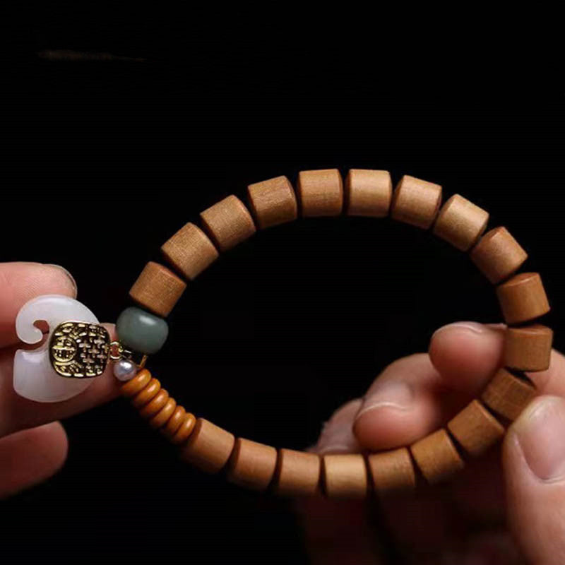 Bracelet de protection éléphant en jade et bois de santal