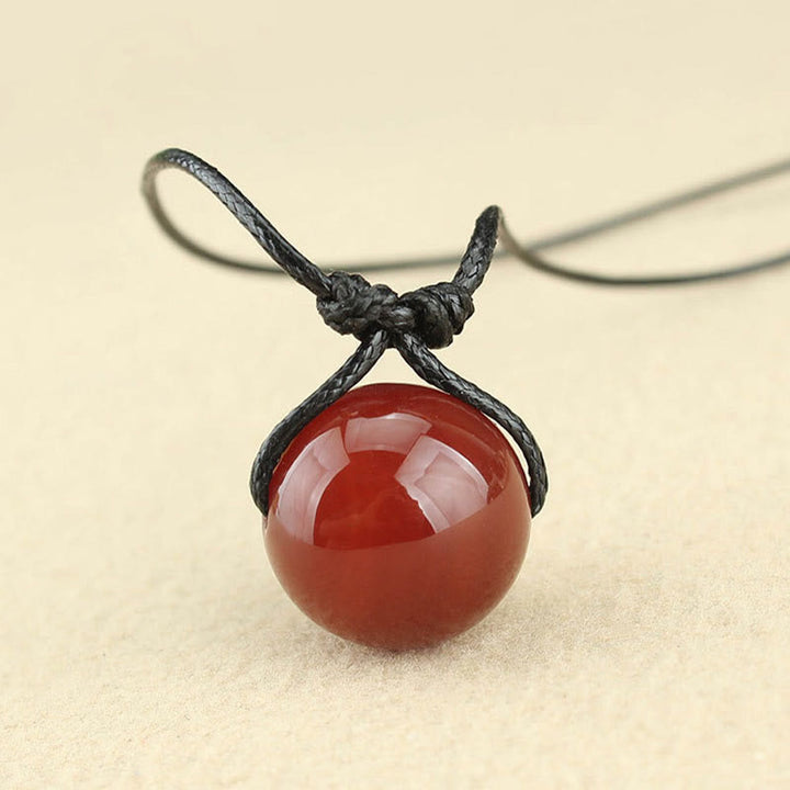 Collier avec pendentif en cuir et perles d'agate rouge de Buddha Stones