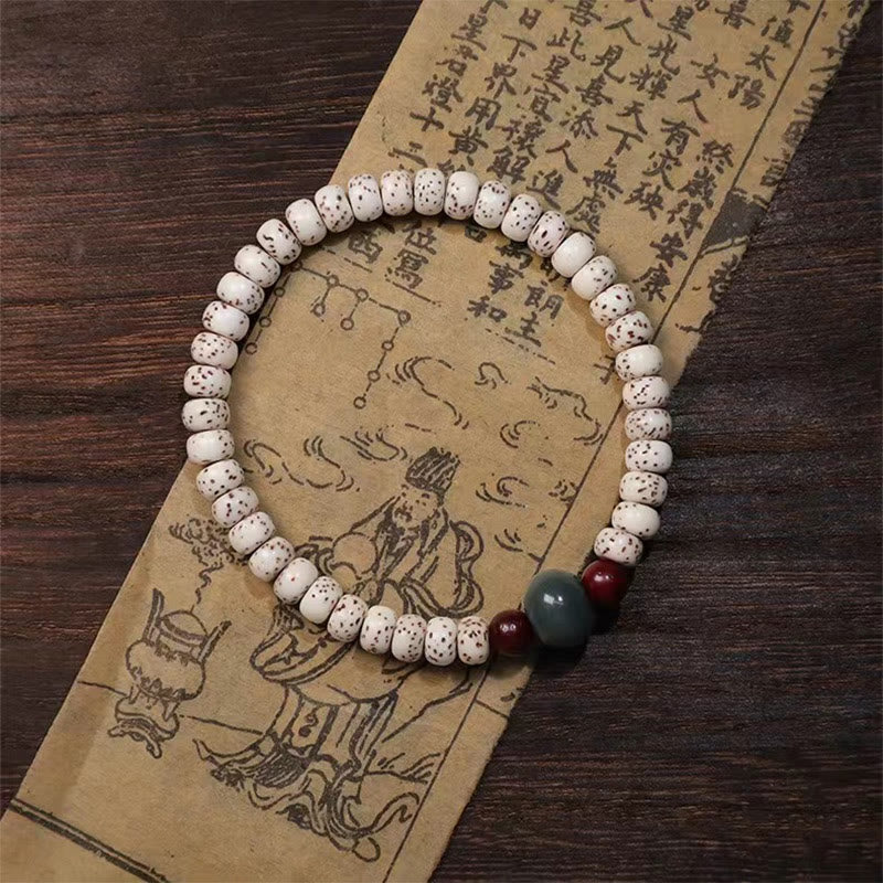 Bracelet de sagesse en bois de santal rouge à petites feuilles et Buddha Stones