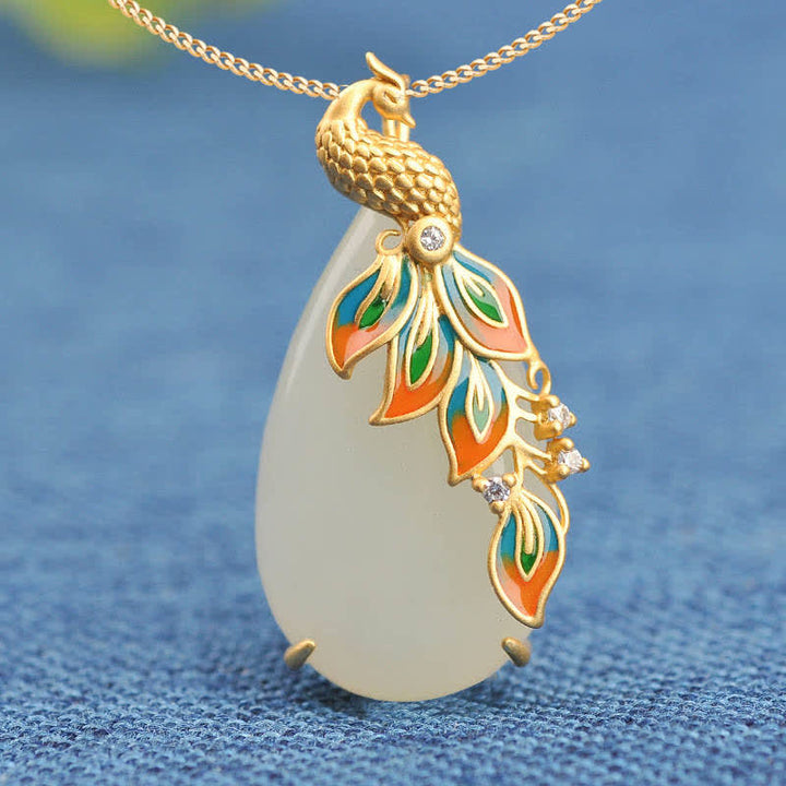Collier pendentif de protection paon en jade blanc